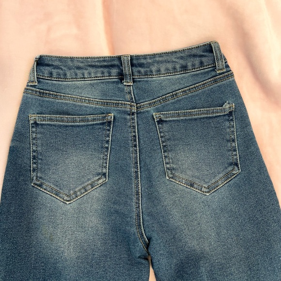 Distressed High-Waist Ankle Cut Jeans 💙 - Picture 3 of 4